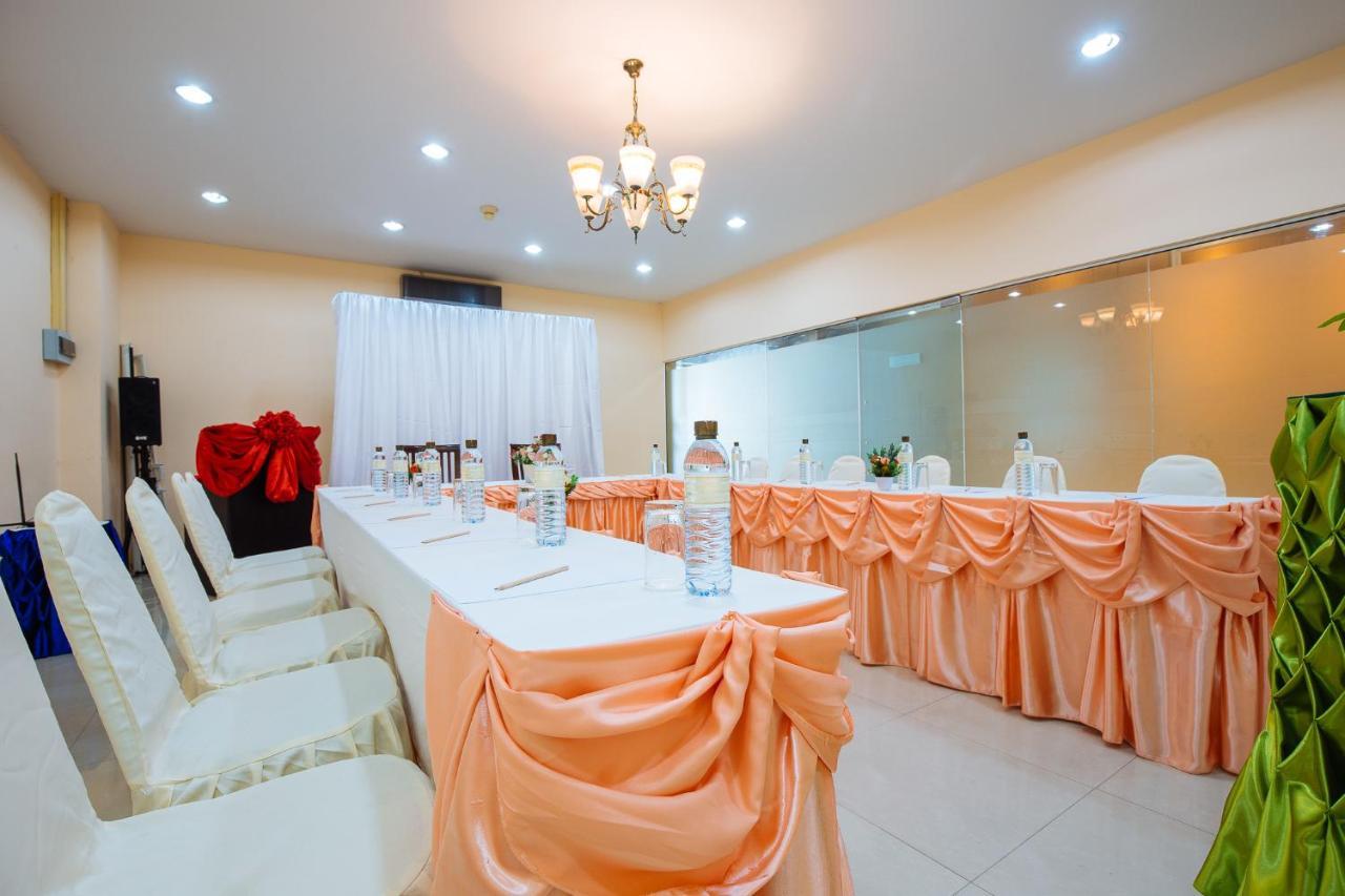 Metro Point Bangkok Otel Dış mekan fotoğraf