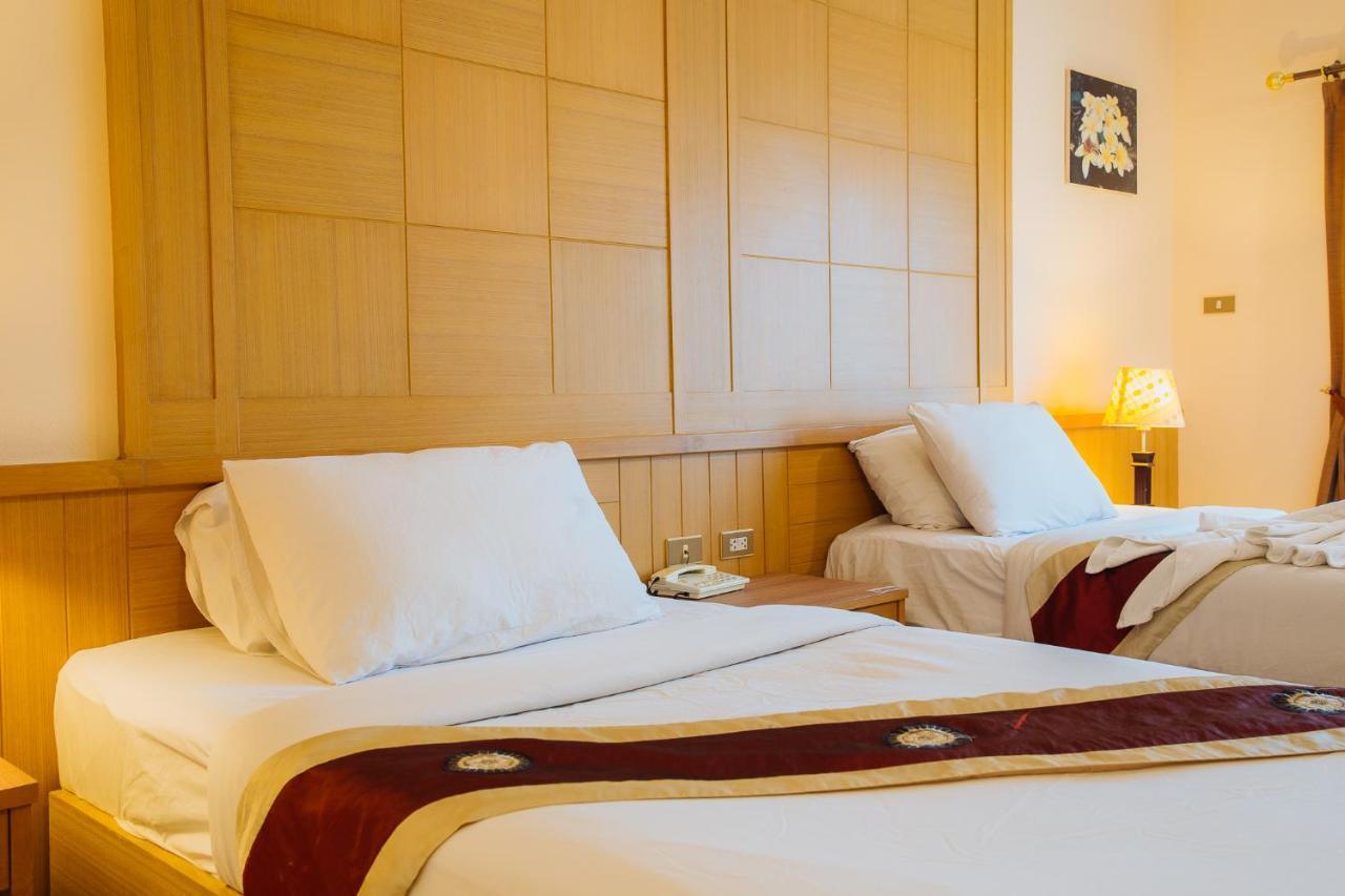 Metro Point Bangkok Otel Dış mekan fotoğraf