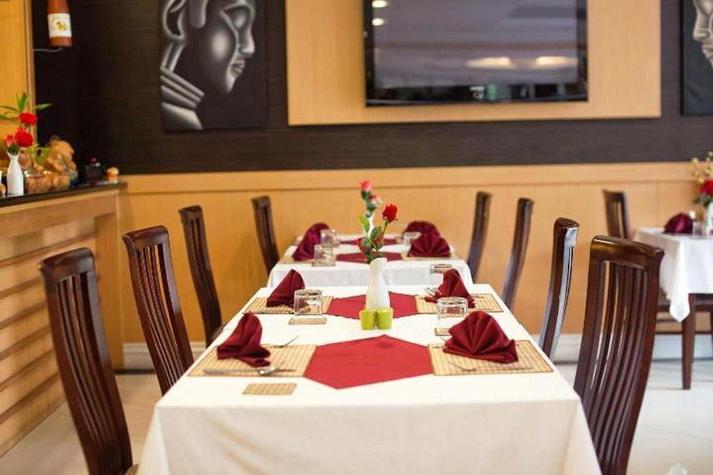 Metro Point Bangkok Otel Dış mekan fotoğraf